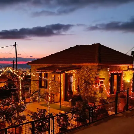 Traditional House At Pelion Seaside بيت للعطل *