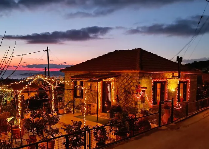 Traditional House At Pelion Seaside بيت للعطل *