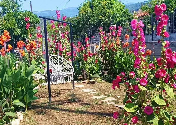 Traditional House At Pelion Seaside بيت للعطل *